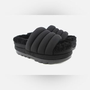 BNIB UGGS MAXI SLIDE BLACK SIZE 8